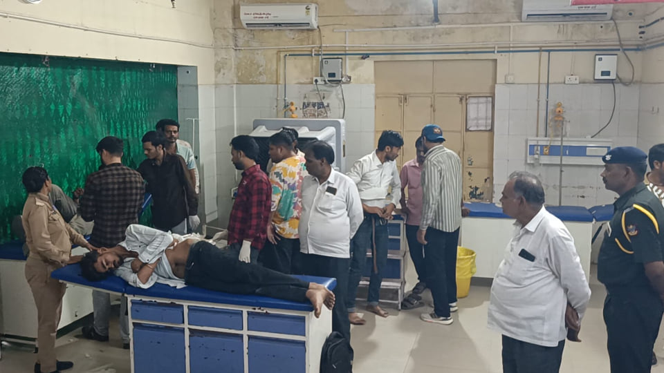 जालौन: कोचिंग के बाहर चाकूबाजी से हड़कंप, दो छात्र गंभीर रूप से घायल