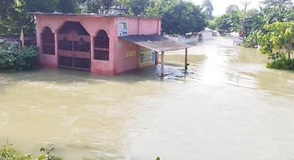 Floods in Bihar: Gandak, Bagmati Kosi rivers overflow; two lakh people affected; embankments breached