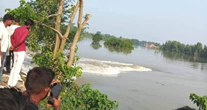 Floods in Bihar: Gandak, Bagmati Kosi rivers overflow; two lakh people affected; embankments breached