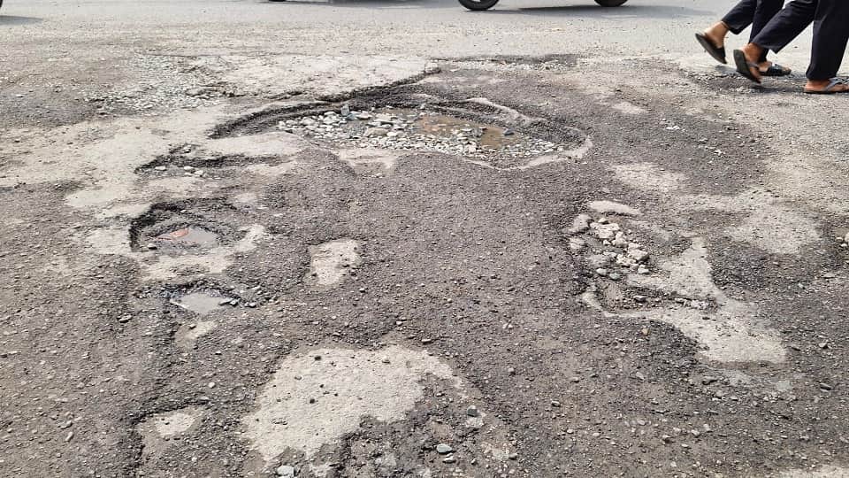 potholes in the roads in haldwani Uttarakhand