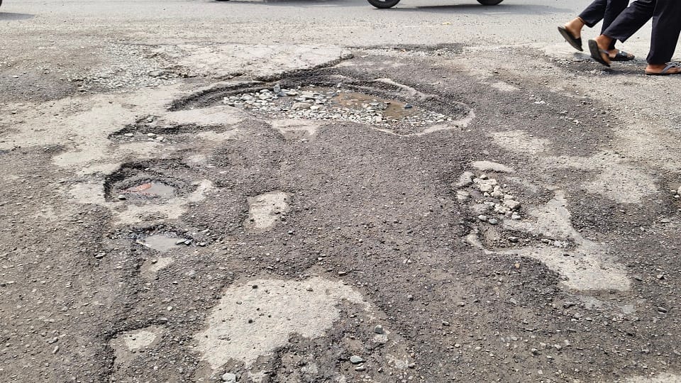potholes in the roads in haldwani Uttarakhand