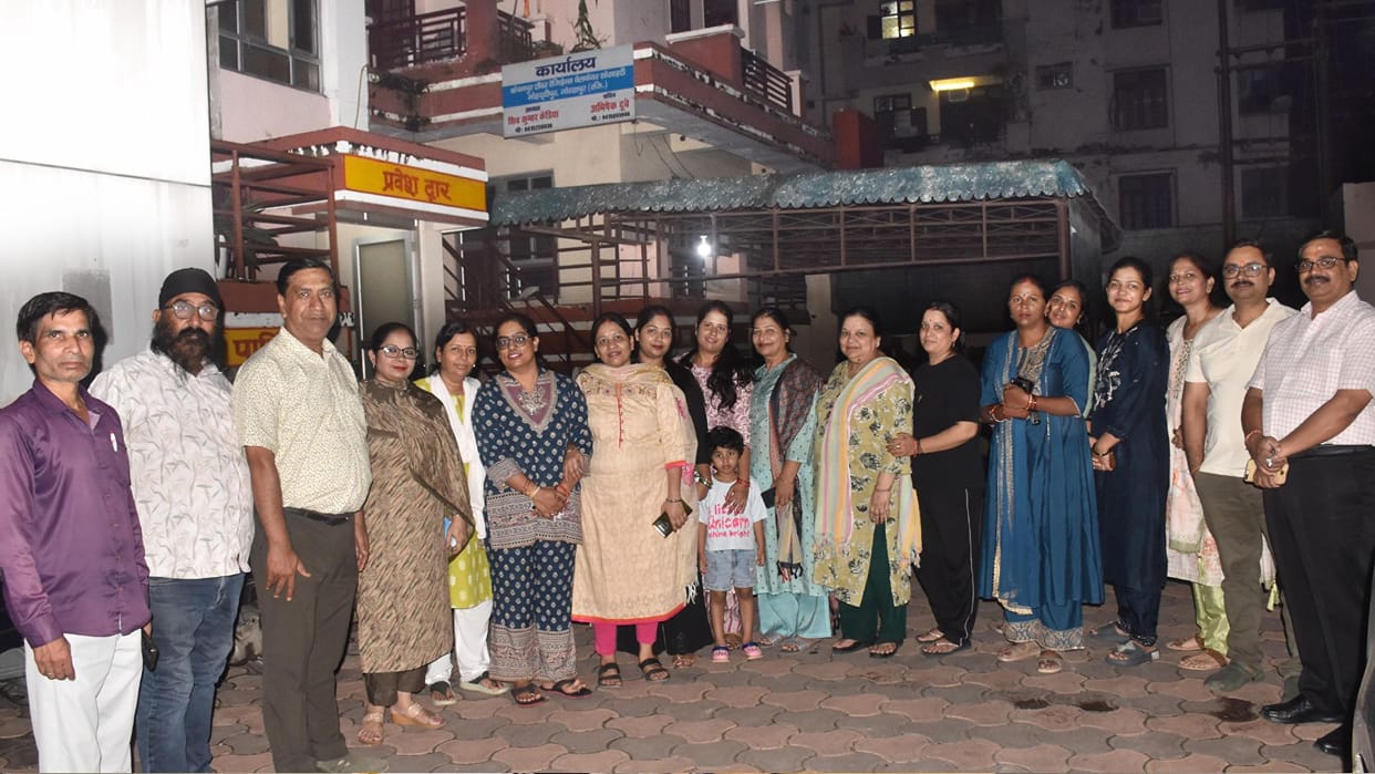 Garbage is not being collected at the Kanchan Tower Society in Gorakhpur.