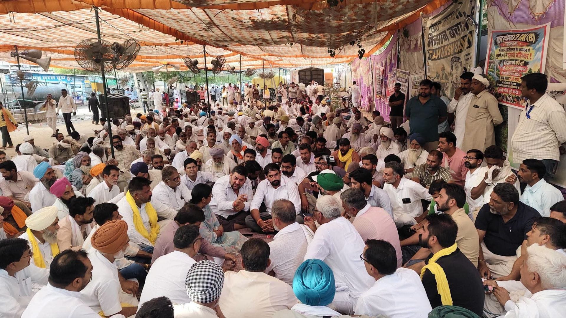 आंदोलन कर रहे किसान (फाइल फोटो)