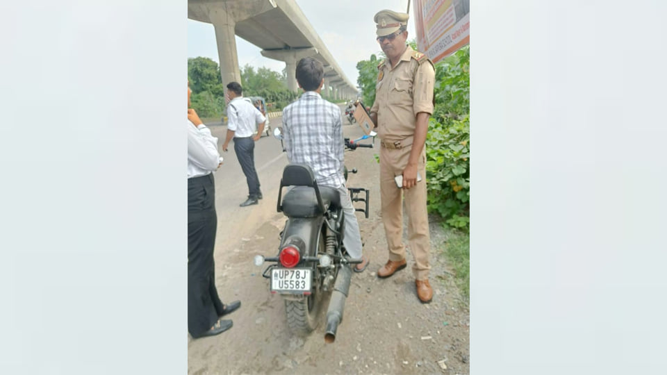 नियमों की अनदेखी पड़ी भारी: विपरीत दिशा, बिना हेलमेट बुलेट चलाने पर 13 हजार का हुआ चालान