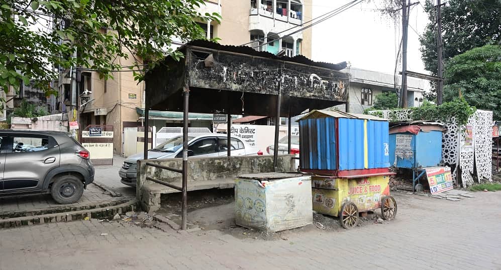 Wastage of MP funds in Kanpur Three bus stands built within a 200 meter stretch on a route buses dont even use