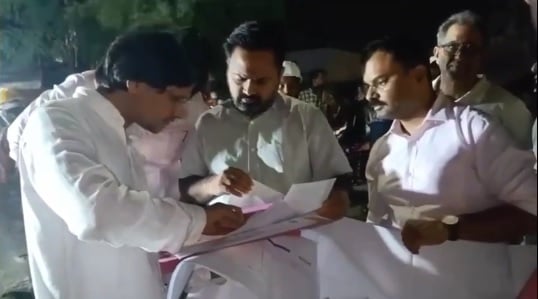 कानपुर: देर रात सड़कों पर उतरे डीएम और अफसर, स्वच्छता व सीएम ग्रिड निर्माण का लिया जायजा, दिए जरूरी निर्देश