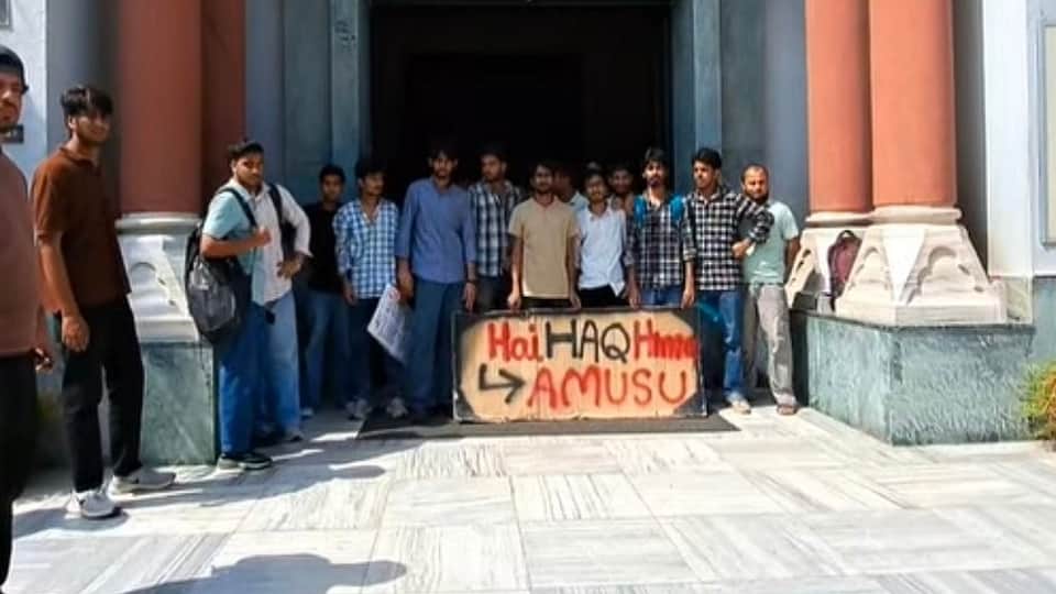AMU students shut down Maulana Azad Library