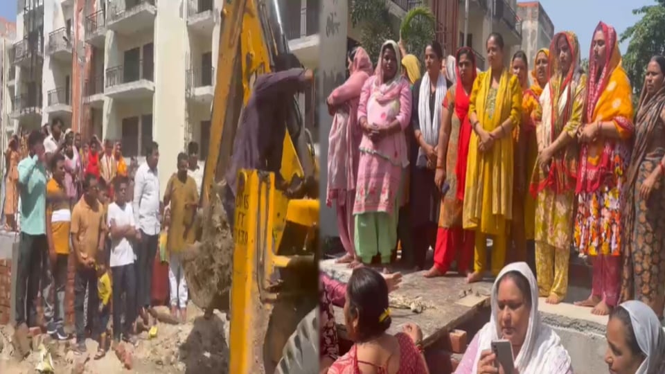 मेरठ: बुलडोजर के सामने महिलाओं ने गाए भजन, बैकफुट पर मेडा; मंदिर ढहाने पहुंची टीम बिना कार्रवाई लौटी