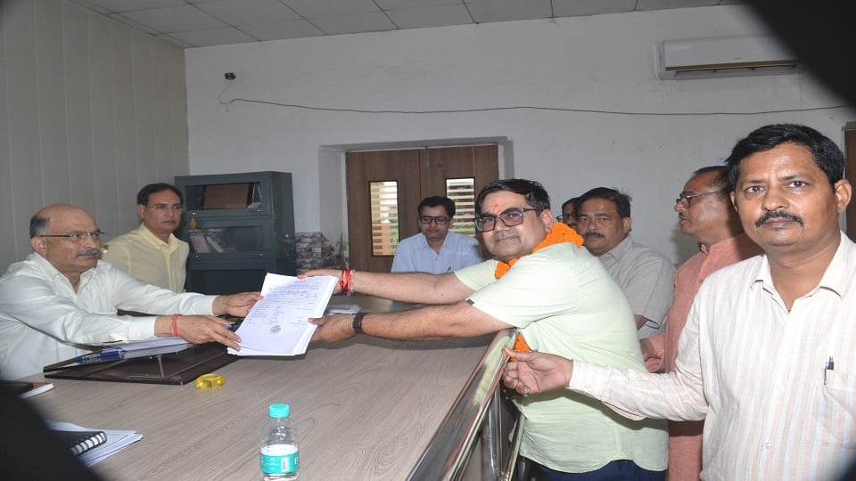 एमएलसी चुनाव: शिक्षक व स्नातक निर्वाचन क्षेत्र के लिए सात प्रत्याशियों ने खरीदे पर्चे, एक ने जमा किया नामांकन