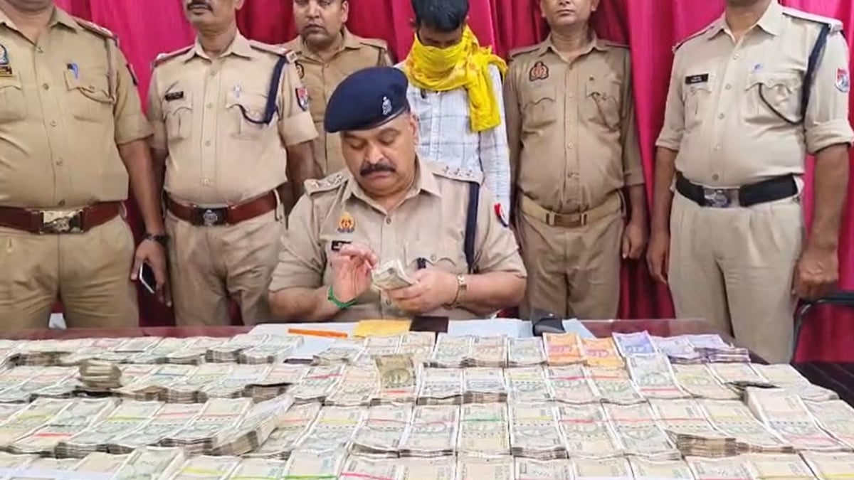 यूपी: ट्रेन में मिली 500 के नोटों की 86 गड्डियां, मुजफ्फरपुर से दिल्ली ले जा रहा था युवक; इस जंक्शन पर पकड़ाया