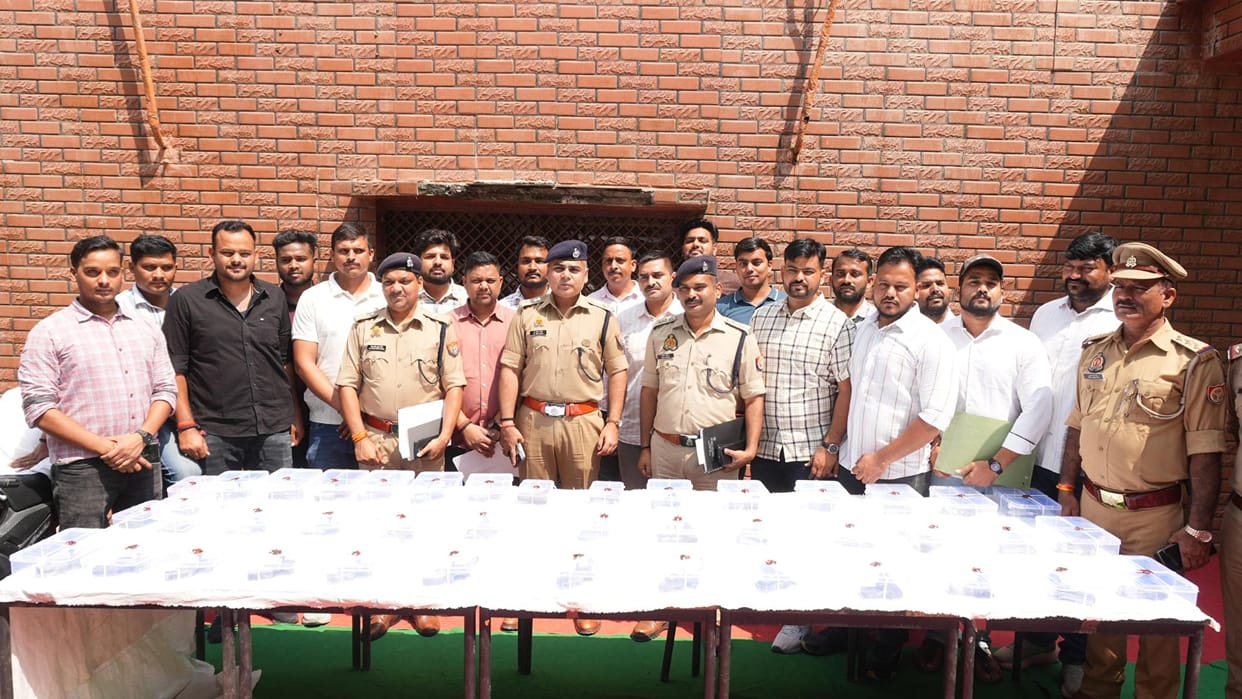 Ghazipur police arrested three miscreants for arms smuggling 18 pistols 19 country-made pistols recovered