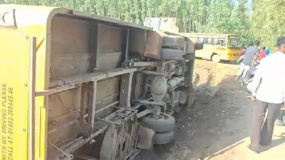 school bus overturned in Muradpur village on Hoshiarpur-Dasuya road