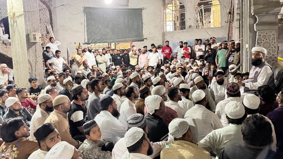 Controversy ends after Dhirendra Shastri clarification Meeting held at Jama Masjid Shahi Imam