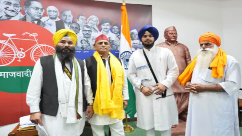 Narvair Singh Khalsa Meets Akhilesh Yadav, Seeks Political Representation for Sikh Community in Uttar Pradesh