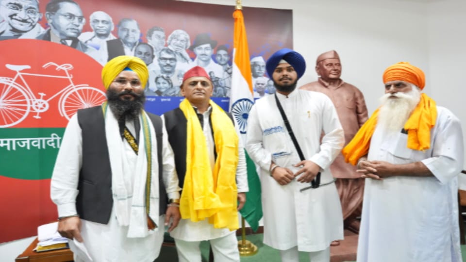 Narvair Singh Khalsa Meets Akhilesh Yadav, Seeks Political Representation for Sikh Community in Uttar Pradesh