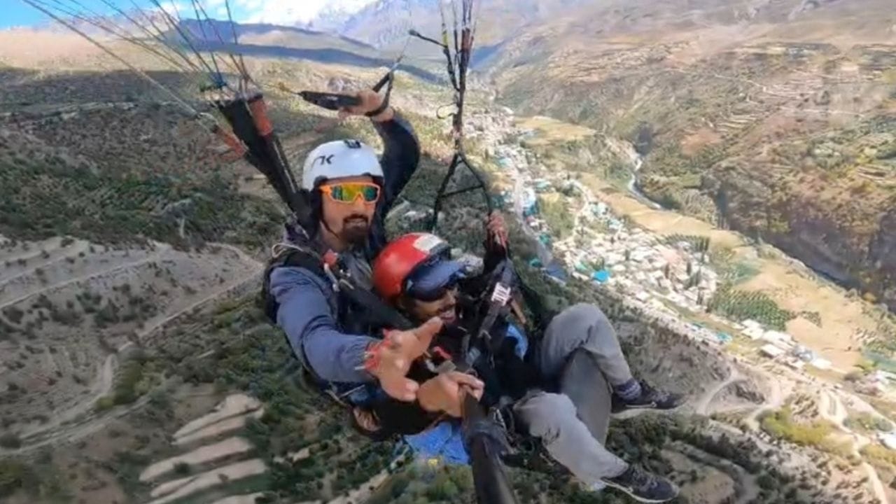 शशुर मठ से पैराग्लाइडिंग का ट्रायल सफल