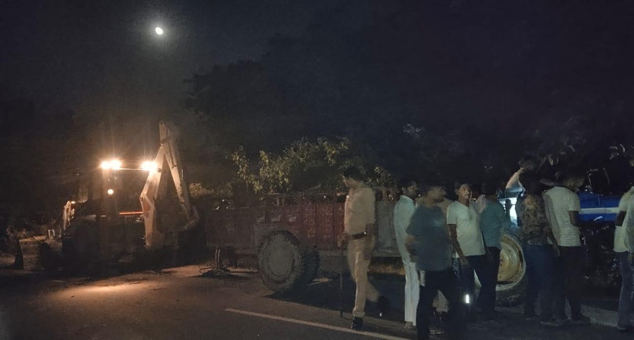 Sitapur: Bike hit by tractor-trolley; youth dies, companion injured.