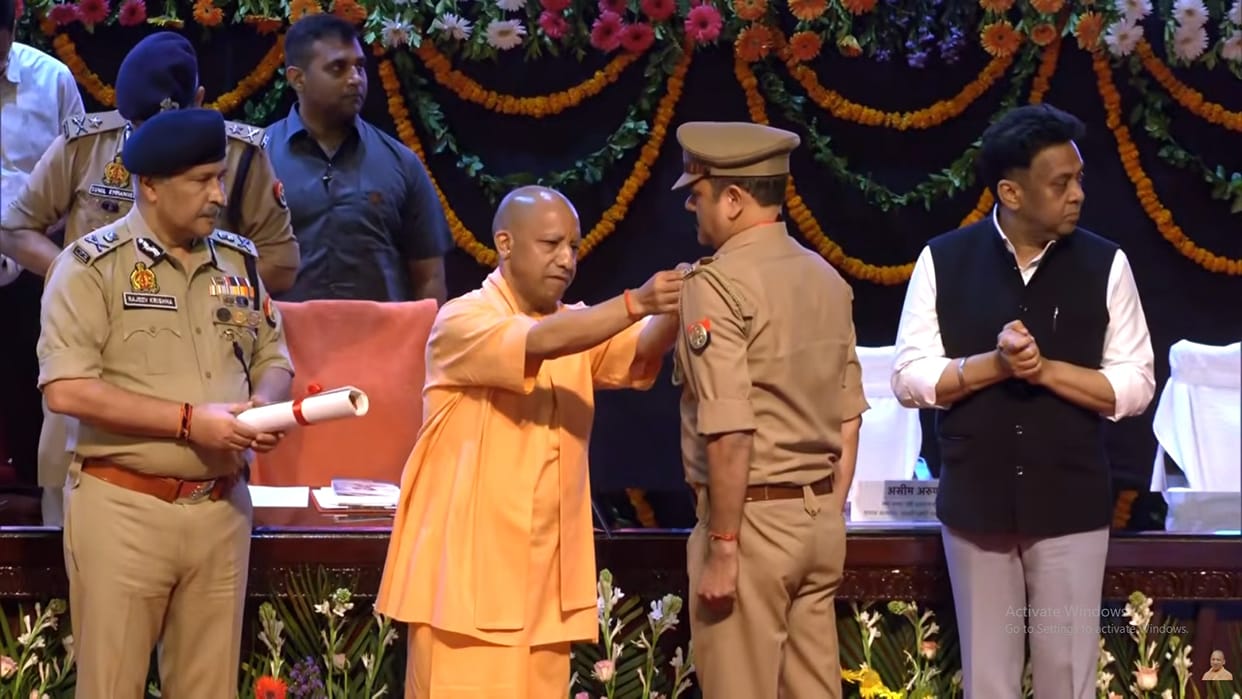 UP: CM Yogi honors police personnel, flags off interceptor vehicles.
