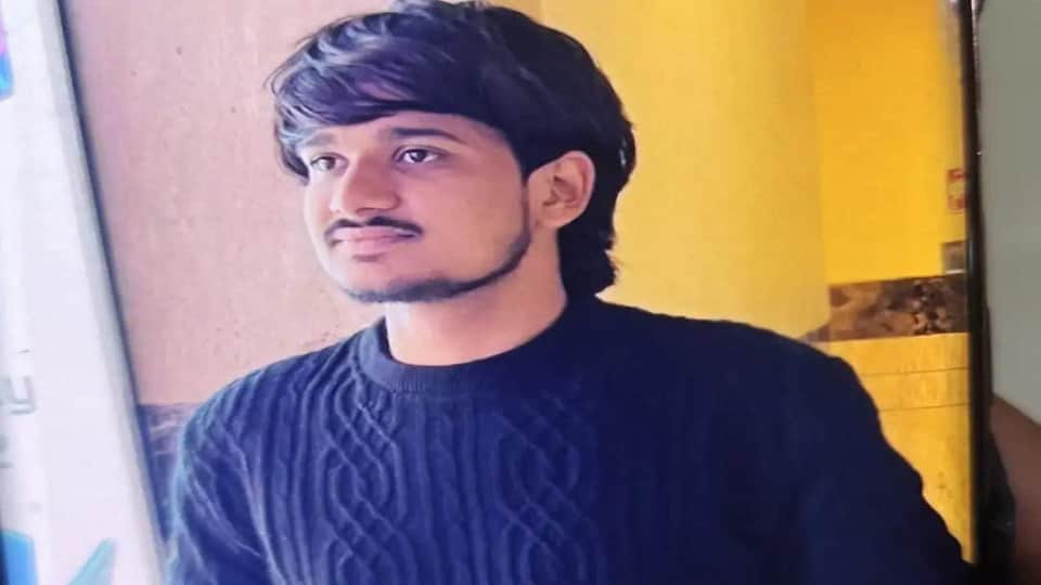 Ghaziabad: Delhi Police constable commits suicide by hanging.