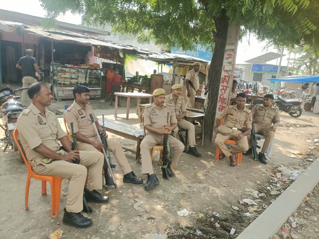 Bahraich: Clash and scuffle between SP and BJP workers at an election event; PAC deployed.