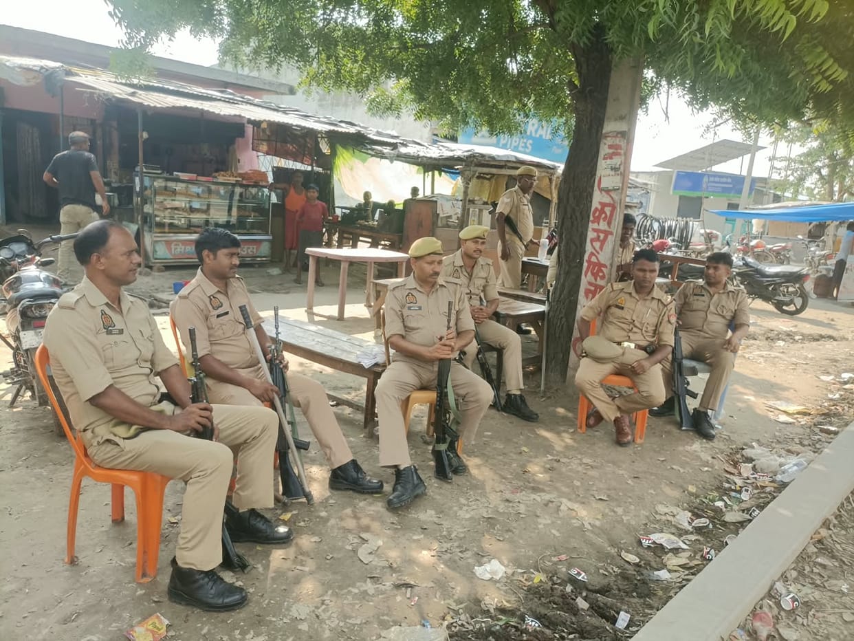 Bahraich: Clash and scuffle between SP and BJP workers at an election event; PAC deployed.