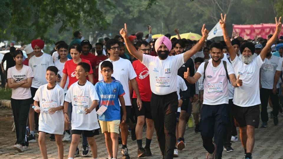 Walkathon in Chandigarh on Gandhi Jayanti MP Manish Tiwari Syed Kirmani Zumba dance