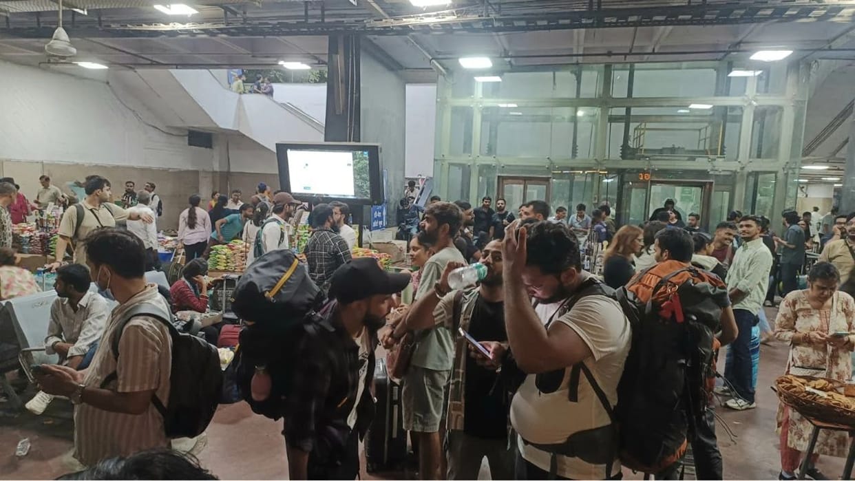 tourists from Delhi headed out for excursions on Gandhi Jayanti holiday crowds seen at various locations