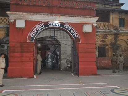 गांधी जयंती पर बक्सर जेल में राहत
