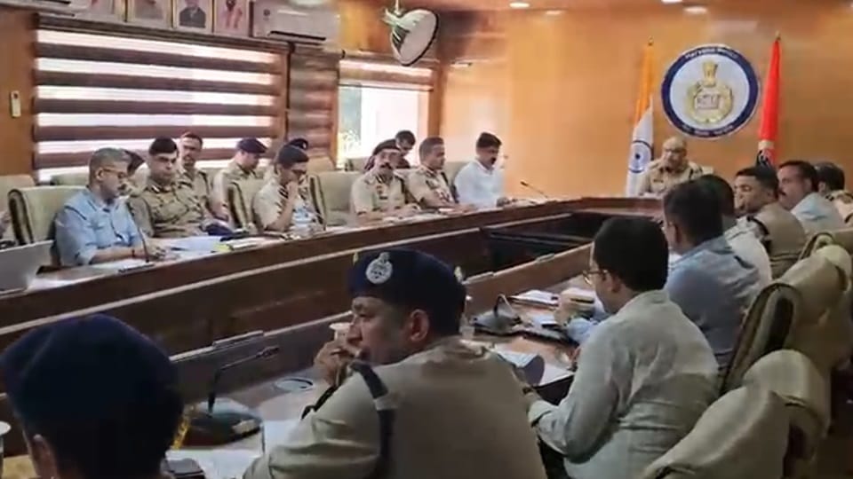 डीजीपी अजय सिंघल ने ली मीटिंग