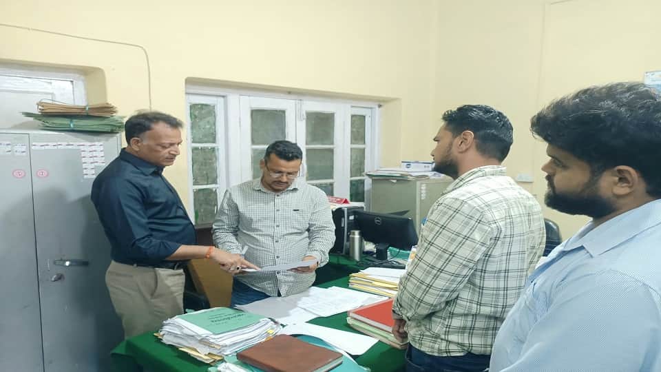 Government files were found in the homes of engineers in the district panchayat Nainital
