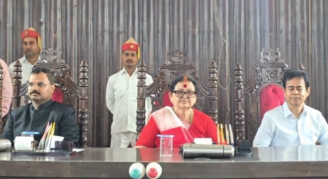 Kanpur Bapu and Shastri honored at the Municipal Corporation Mayor hoists the Tricolour