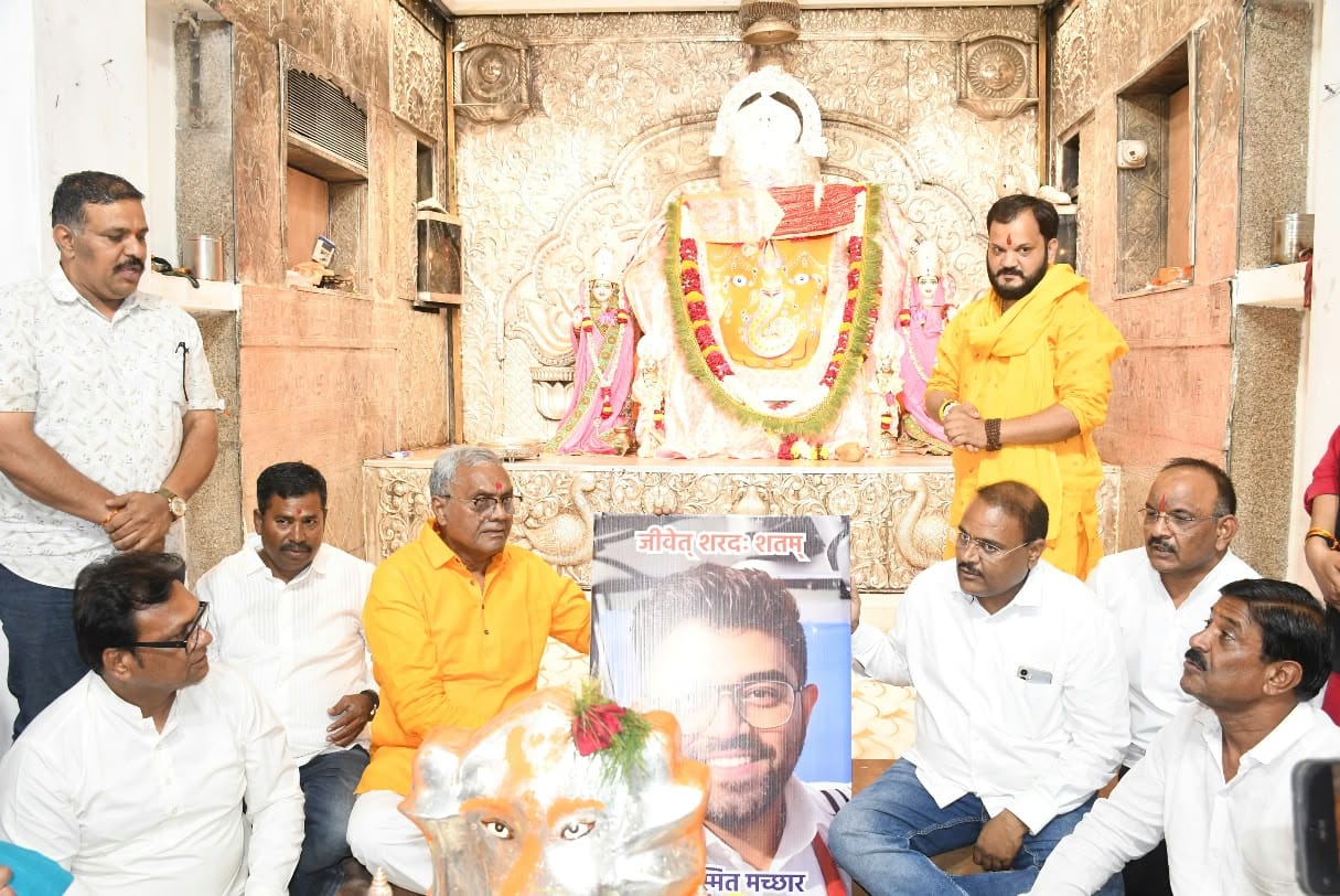 Indore: Prayers offered at Khajrana Temple for Smit, who helped avert a Dubai-Israel plane crash plot.