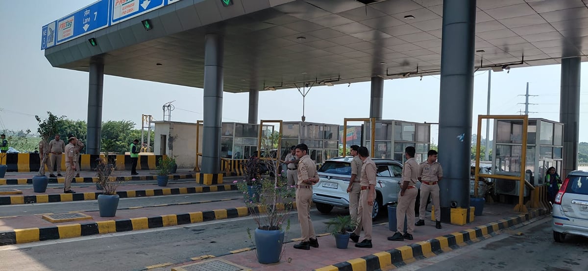 यूपी: जंतर-मंतर आंदोलन को लेकर मेरठ पुलिस अलर्ट, काशी टोल प्लाजा पर बैरिकेडिंग; भारी पुलिस बल तैनात
