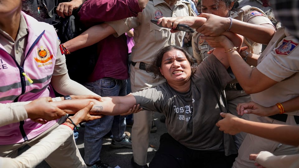 700 people detained during Jantar Mantar protest over sir