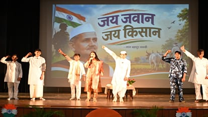 महर्षि पतंजलि विद्या मंदिर में गांधी और शास्त्री जयंती मनाई गई।