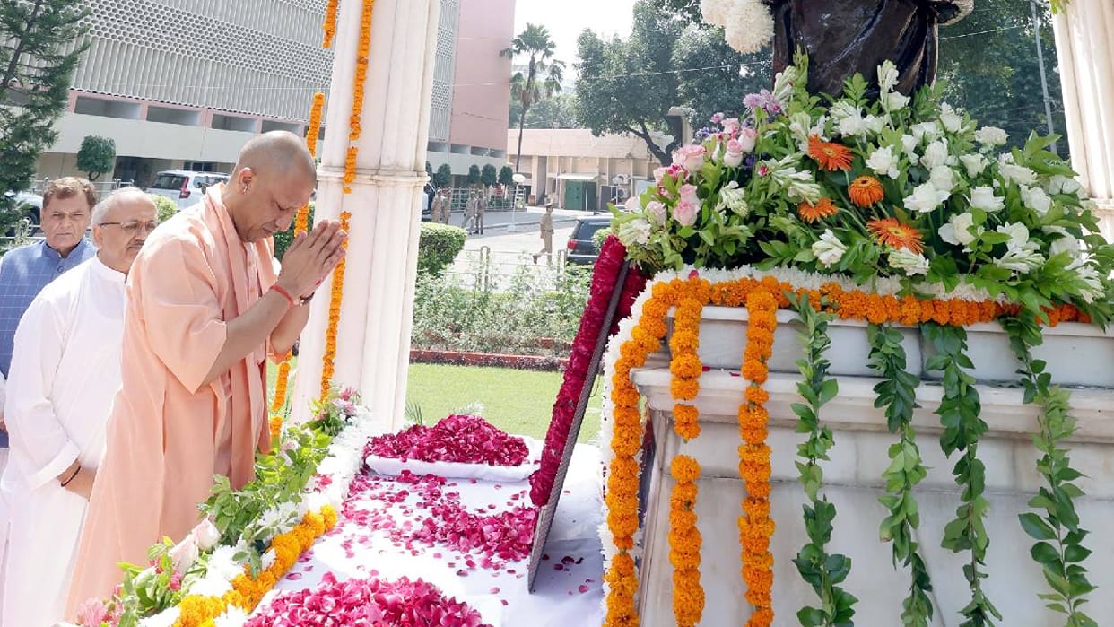 UP: CM Yogi announces a 25% discount on Khadi garments until January 30; Khadi was the mantra of India's indep