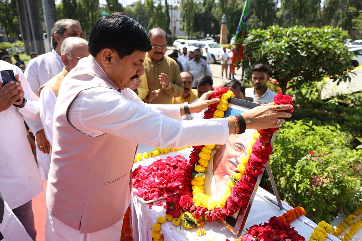 MP: CM Mohan Yadav Pays Tribute to Gandhi, Shastri, Says India Is Moving Towards Self-Reliance
