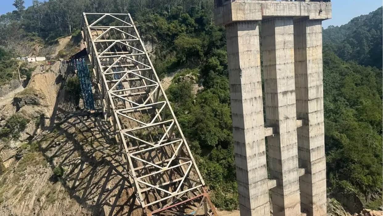 nadaun four lane bridge collapse two injured five workers trapped