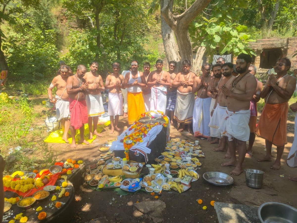 ओंकारेश्वर: श्राद्ध पक्ष में गया शिला तीर्थ पर उमड़ी आस्था, पितरों के तर्पण के लिए पहुंच रहे श्रद्धालु