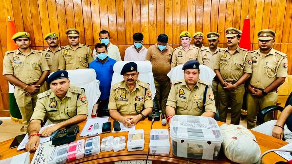 extortion from shopkeepers by individuals posing as police in Bahraich four arrested