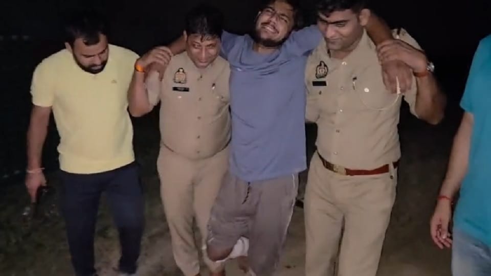 Two miscreants who fired at a bus were caught in an encounter