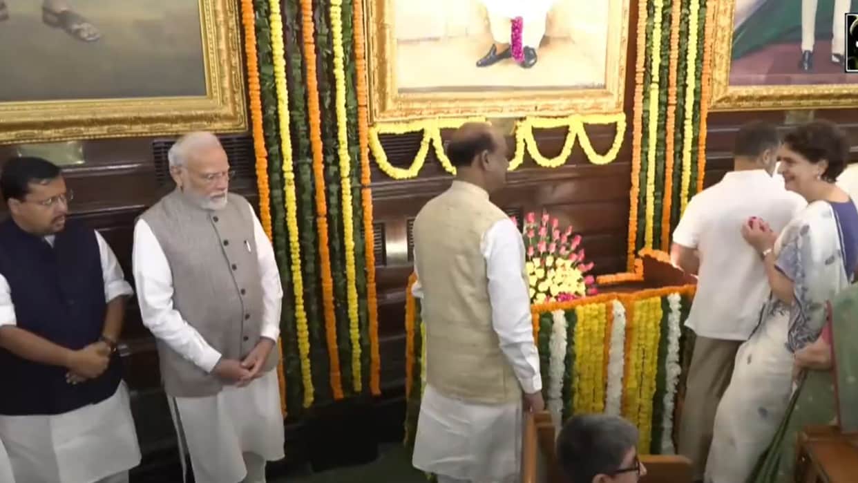 pm modi rahul gandhi include many pays tribute to national leaders in parliament with school children