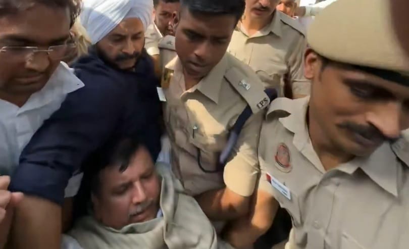 700 people detained during Jantar Mantar protest over sir