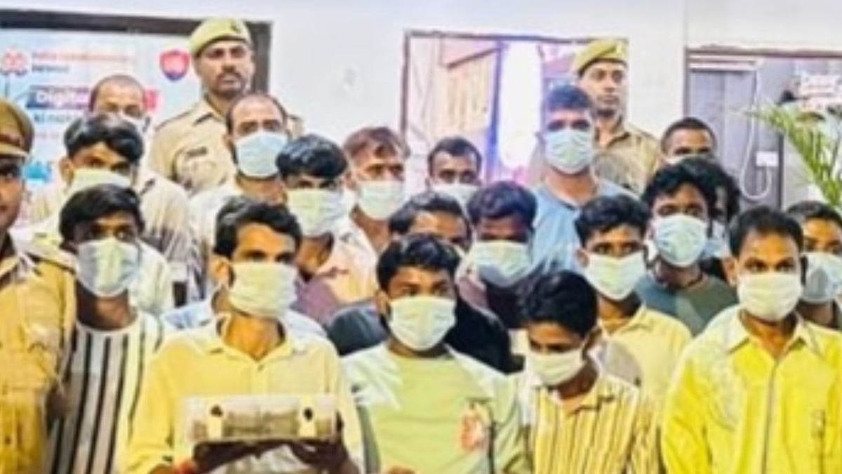 वाराणसी पुलिस की बड़ी कार्रवाई: बजबजा प्लांट के पास पकड़े तीन जिलों के 20 जुआरी, एक लाख रुपये भी मिले