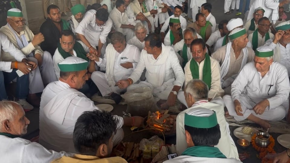 किसान क्रांति दिवस: यूपी गेट पर किसानों ने की हवन-पूजा, 2018 की घटना को किया याद