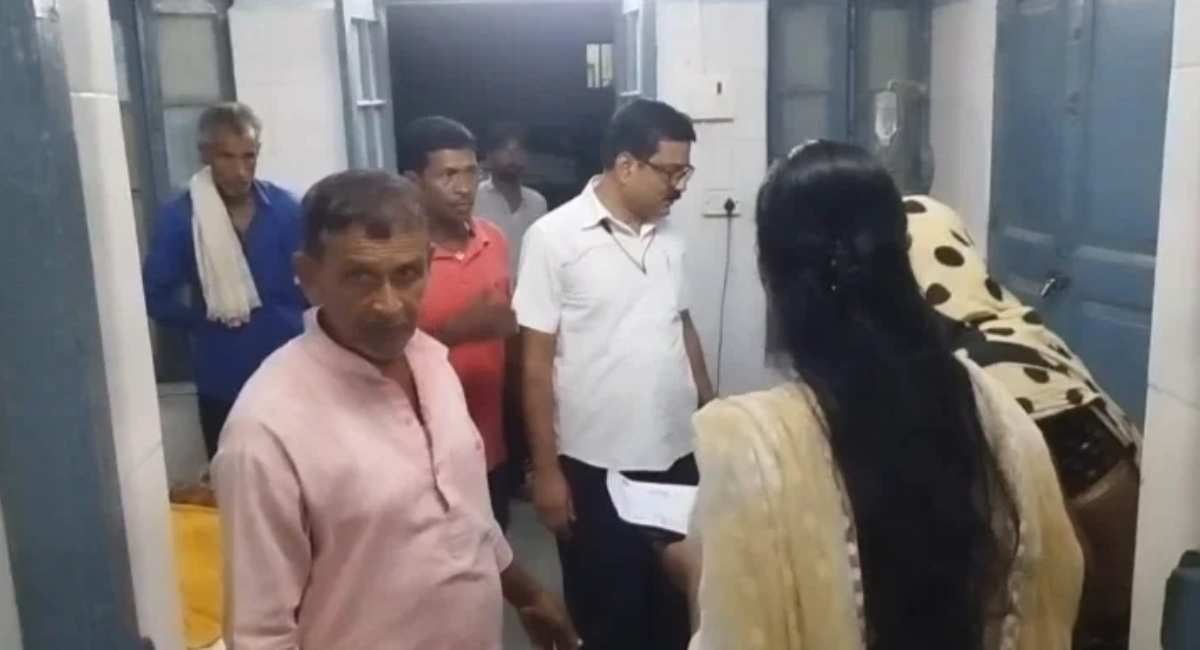 बिहार: मुजफ्फरपुर में पलटी नाव, पानी में डूबे 11 लोग; 10 को बचाया, 22 वर्षीय युवक अब भी लापता