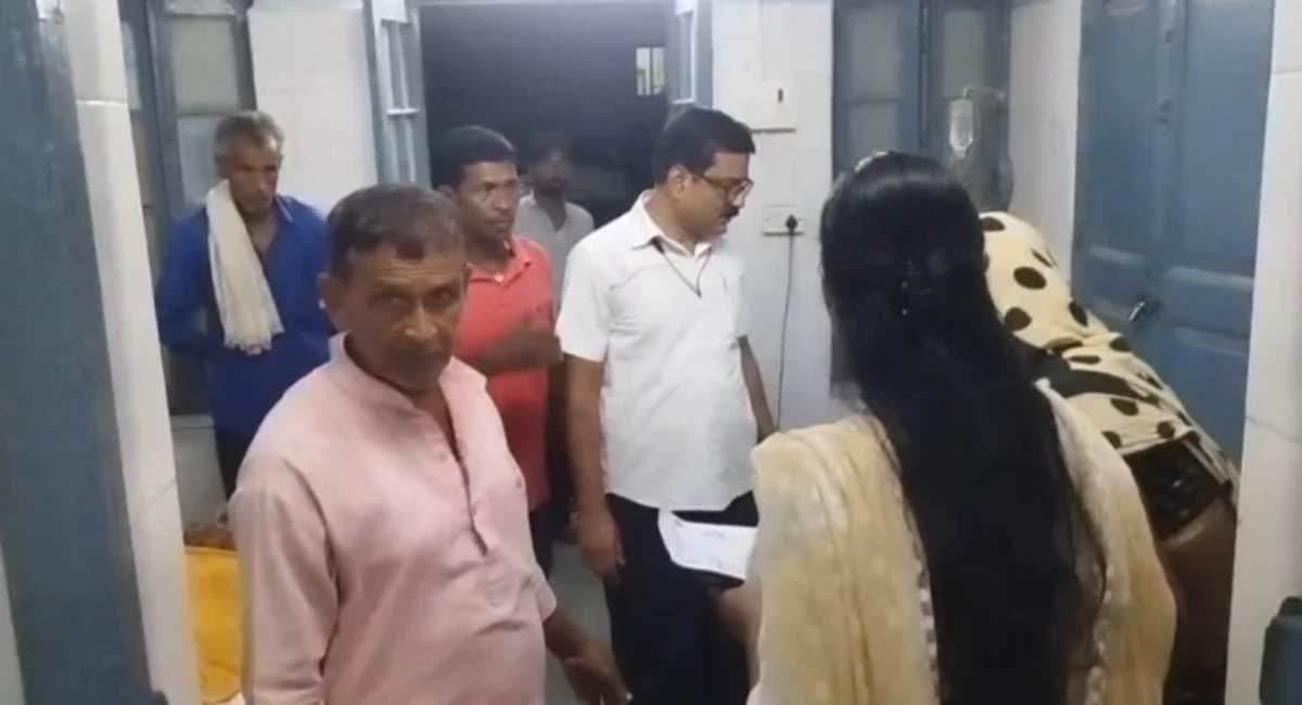 muzaffarpur sahebganj boat accident madhopur hazari 11 people rescue raju kumar missing