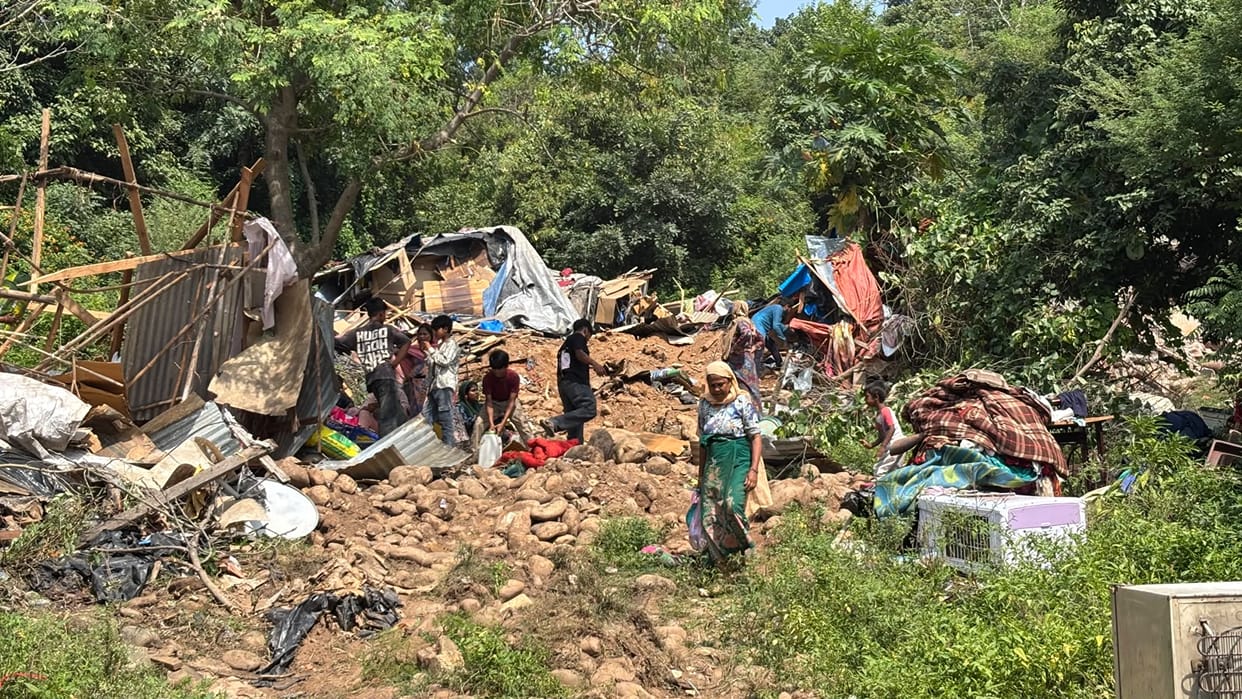 Forest Department action in Rahim Nagar; 10–12 shanties and a concrete house demolished.