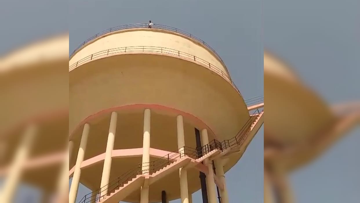 Upset over police action, a young man climbed a water tank in Phaphamau; second such incident reported in two