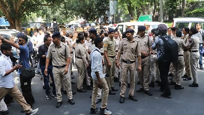 जंतर मंतर इलाके में तैनात पुलिस